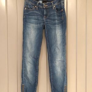 Super cute ankle fit skinny jean